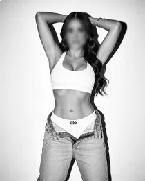 Escort Mia Rossi with brunette hair