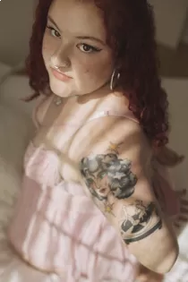 Sarah Fawning 22 years old girl